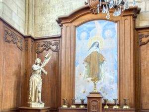 Jeanne d'Arc and a painting of Our Lady.