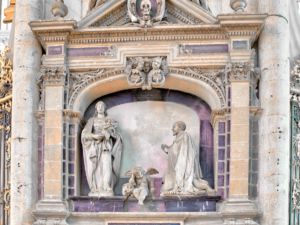 The tomb scultpure containing the 'Weeping Angel'