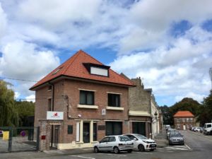 The building used as the post office. Actually a gas supplier office (the post office didn't allow filming).