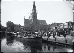 Circa 1930: Cheese market view from  Schapenbrug to Spekbrug, Waaggebouw, Houttil